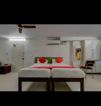 Anupama Hotel Visakhapatnam Exterior foto